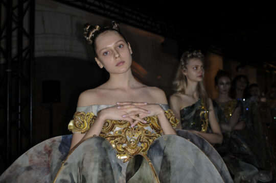 Backstage Guo Pei Parigi