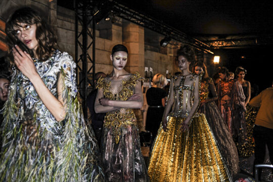 Backstage Guo Pei Parigi
