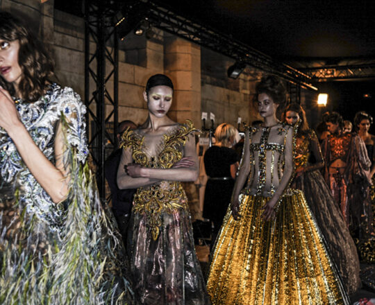 Backstage Guo Pei Parigi