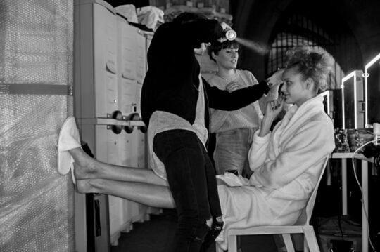 Backstage Guo Pei Parigi