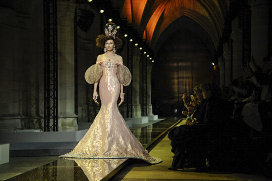 Backstage Guo Pei Parigi